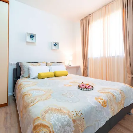 Lani Πανσιόν 3*