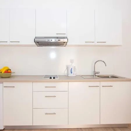 Lani Πανσιόν Ντουμπρόβνικ